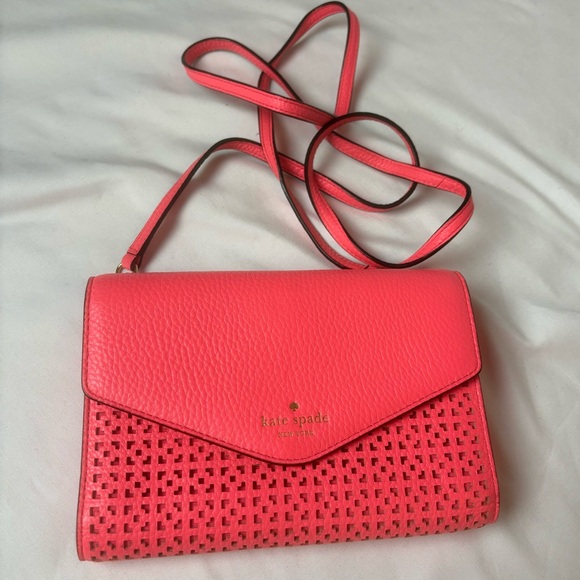 Kate Spade Winni Wakefield Lane Convertible Crossbody Surprise Coral WLRU2941 - Picture 1 of 9